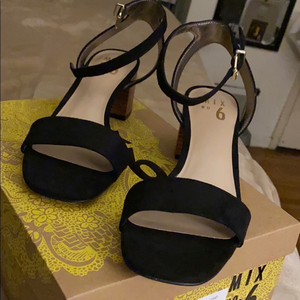 Mix No. 6 Black block strappy sandals